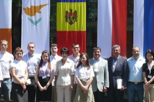 Participants discuss youth involvement at Young Co-operative Leaders Forum